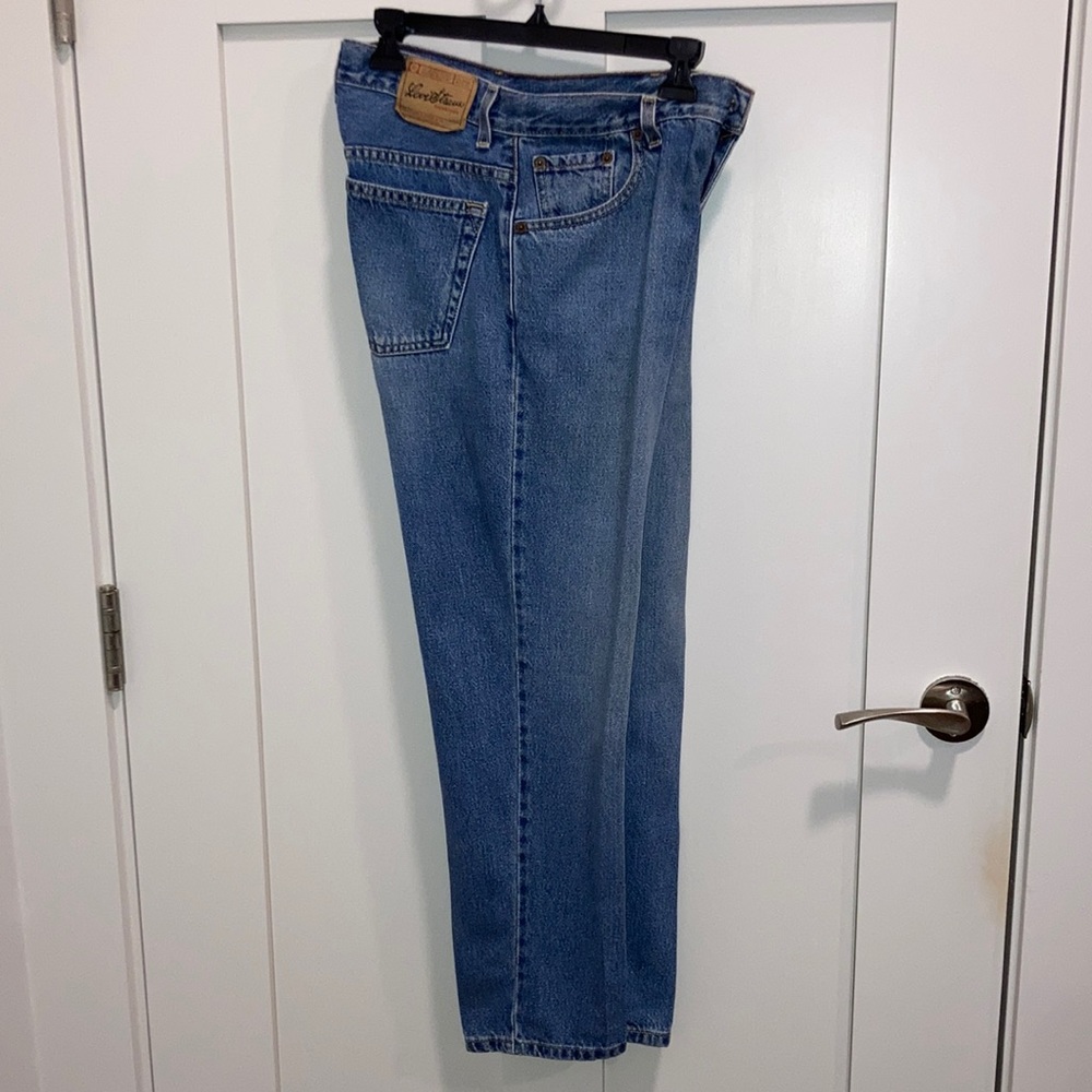 Women’s Levi jeans.